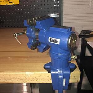 Central forge table swivel shop vise