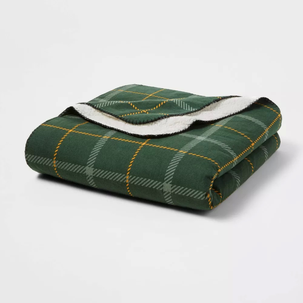 Threshold Full/Queen Holiday Print Bed Blanket (Green Plaid)