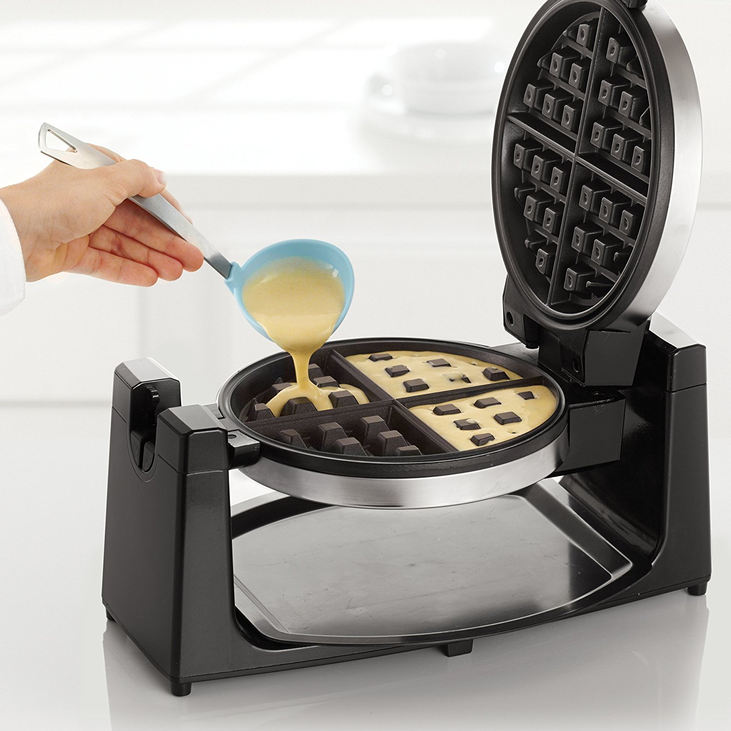 Bella 13991 Classic Rotating Belgian Waffle Maker Polished