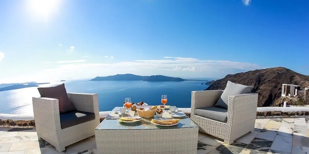 [Santorini Greece] 4* Suite for 4 People at CSky Hotel With Daily Breakfast From $399 Per Night - Travel Through November 2022