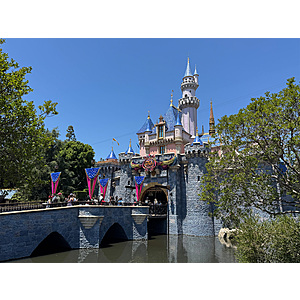 B&M YMMV Costco: 3-Day Disneyland Park Hopper Bundle with Lightning Lane Multi Pass Plus $30 Dining GC for $450