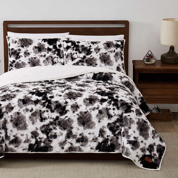 Costco Members 3Piece FRYE Faux Fur Quilt Set (Black, Beige, Queen or King)