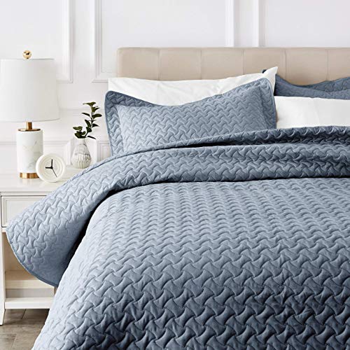 Amazon Basics Oversized Quilt Bed Set, Embossed Coverlet and Shams -  Full/Queen, Spa Blue Wave $11.30