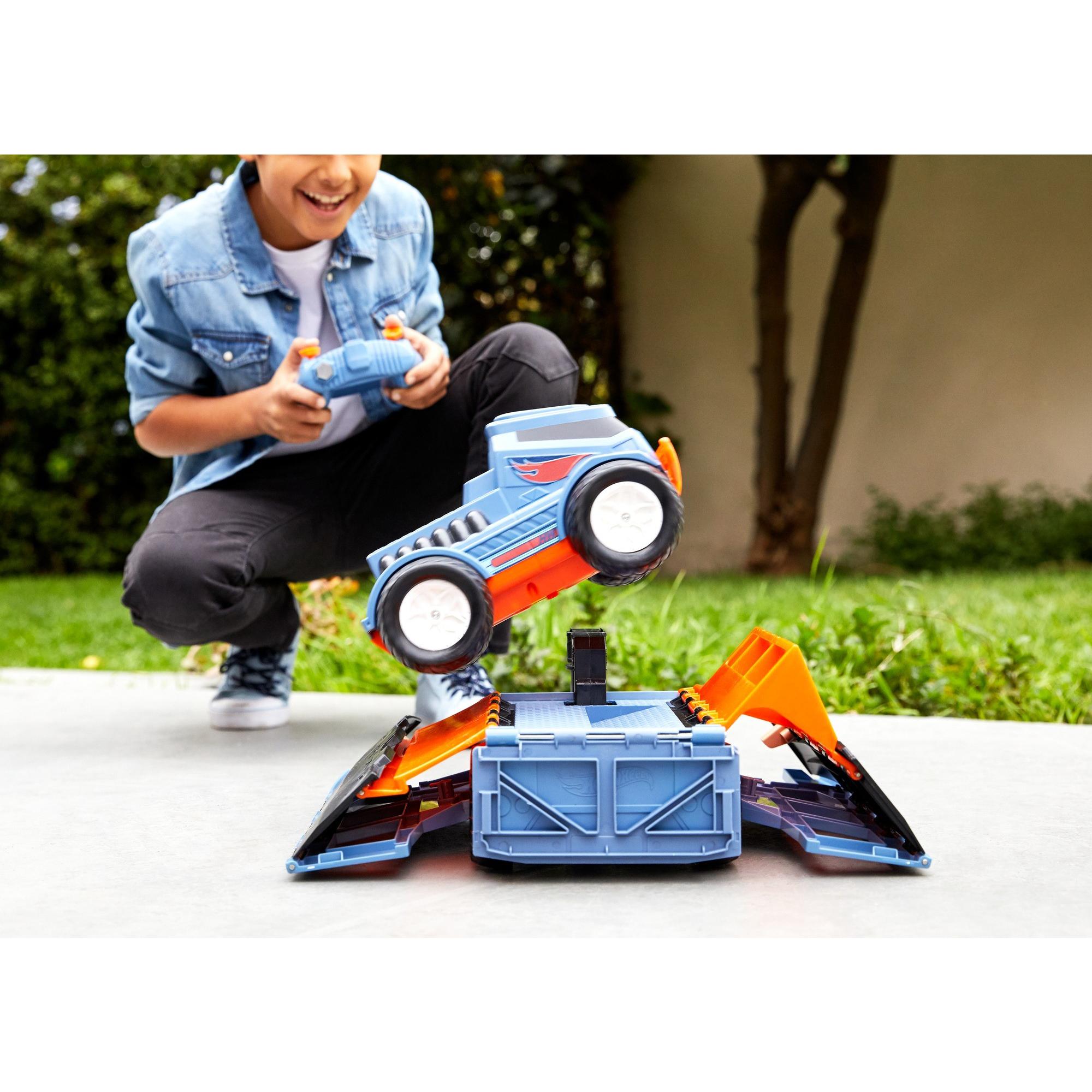 hot wheels rc trick truck transforming stunt park