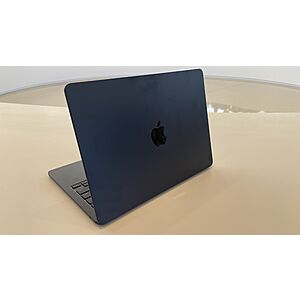 Apple Macbook Air M2 13.6