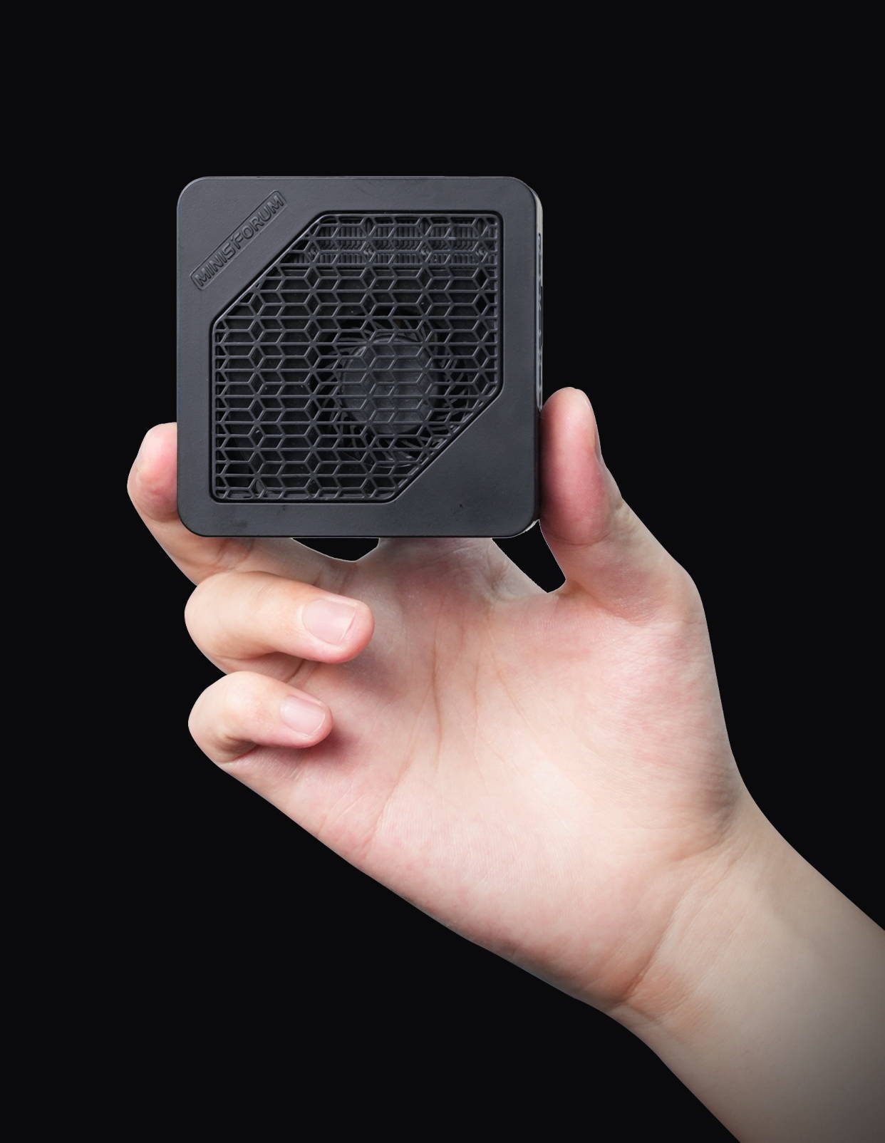 Minisforum EM680 Mini PC: Ryzen 7 6800U, 16GB LPDDR5 6400, 512GB PCIe SSD