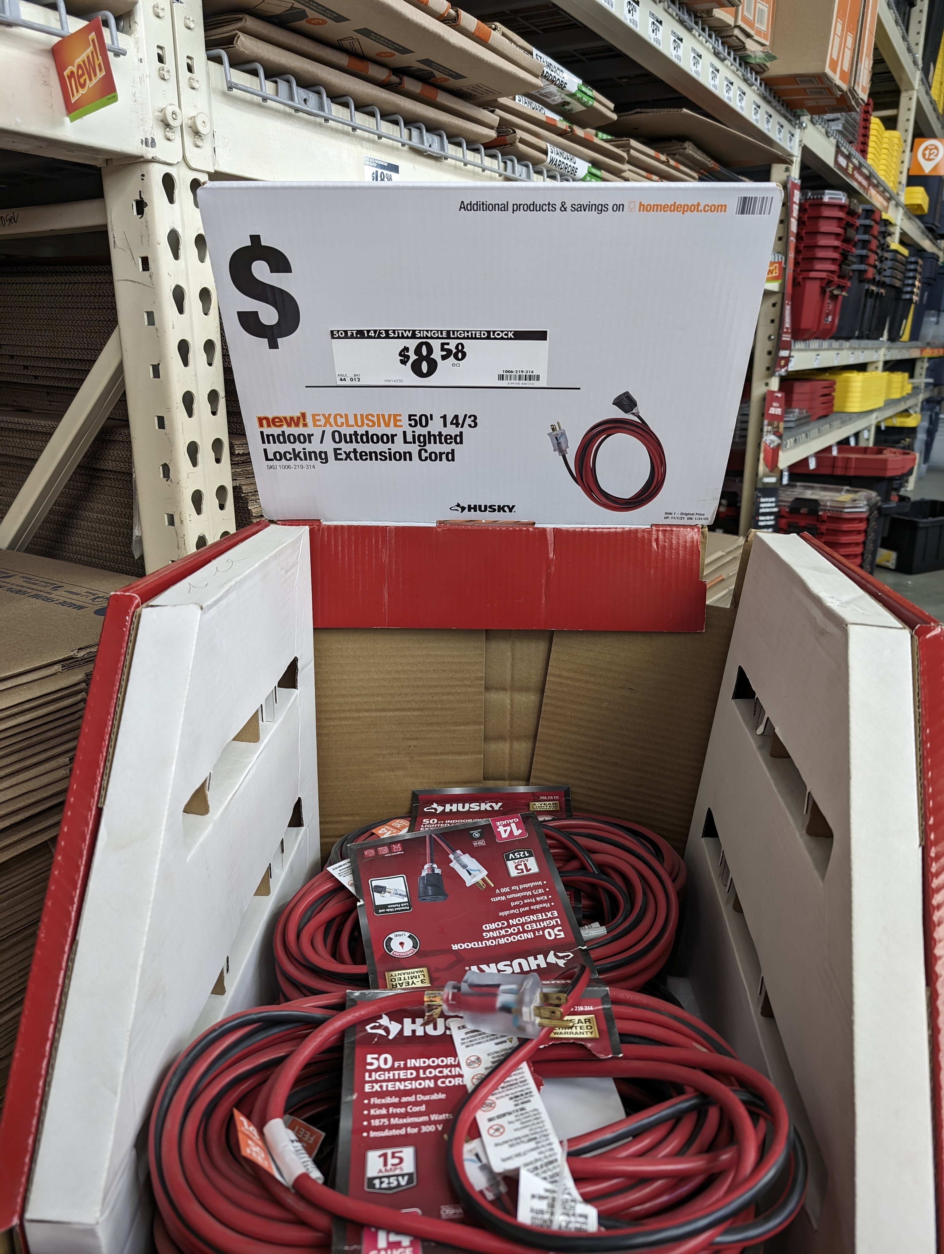 HUSKY 50 Ft Retractable Cord Reel With Triple Tap for Sale in Phoenix, AZ -  OfferUp