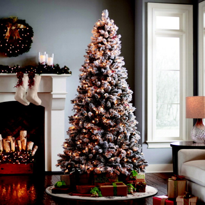 Lowes: Select Holiday Items: Decorations, Trees, Lights ...